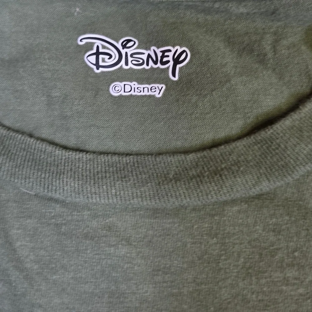 Boys Vans and Disney Never Land Skull Rock Graphic T-Shirt Bundle Size Medium